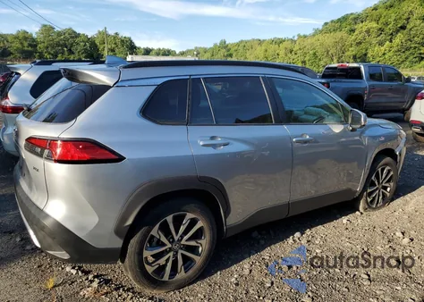 2022 Toyota Corolla Cross Xle z USA, uszkodzony, nr VIN 7MUDAAAG5NV013353